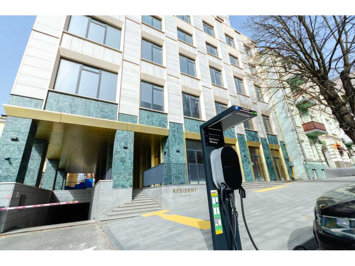 Продам  офісне приміщення Київ, Голосіївський, вул. Володимирська, 86а. 