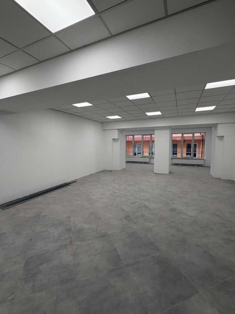 Продам  офісне приміщення Київ, Подільський, вул. Глибочицька, 17. 