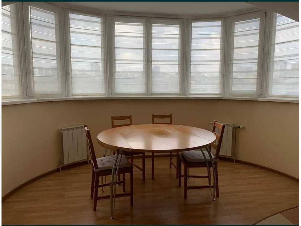 Продам 3-к квартиру Київ, Голосіївський, вул. Саперно-Слобідська, 10. 