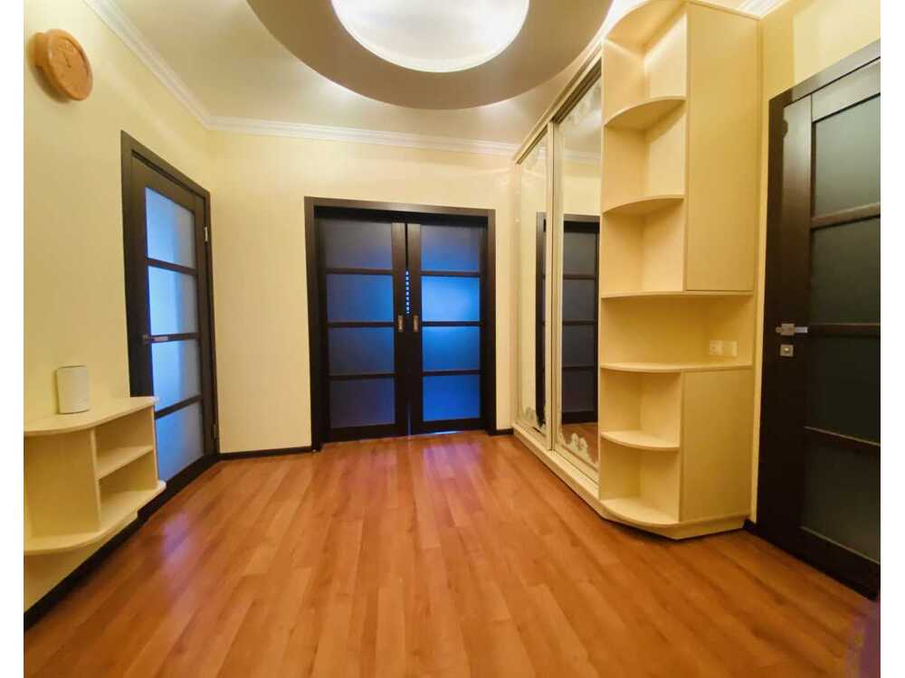 Продам 3-к квартиру Київ, Дарницький, вул. Бориса Гмирі, 9в. 