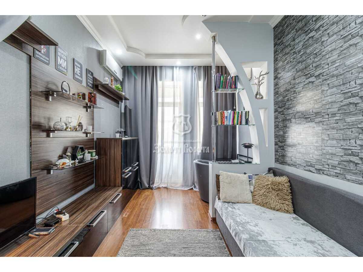 Продам 2-к квартиру Київ, Голосіївський, вул. Антоновича, 12. 