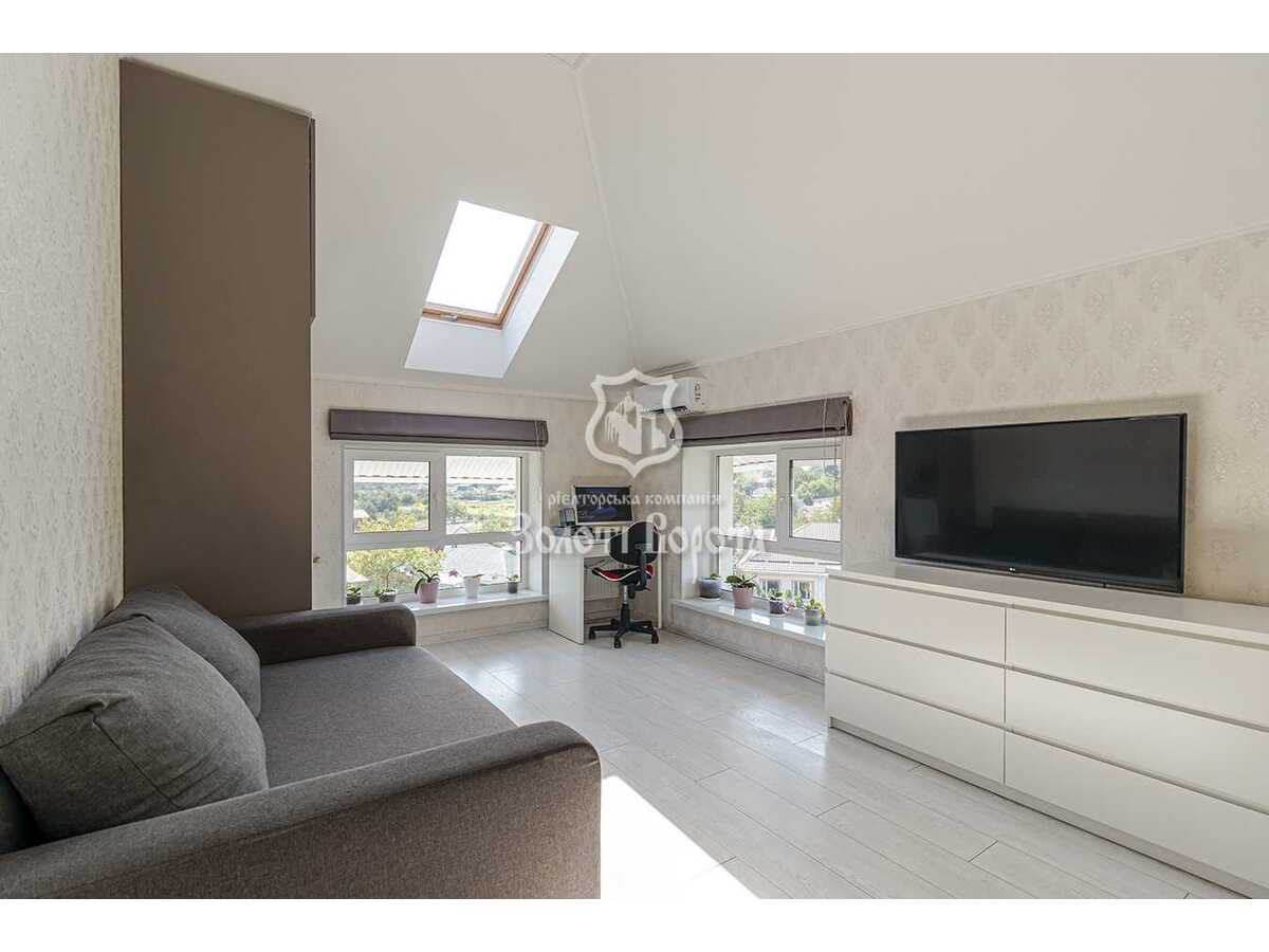 Продам 2-к квартиру Обухівський, Хотів, Партизанська, 1а. 