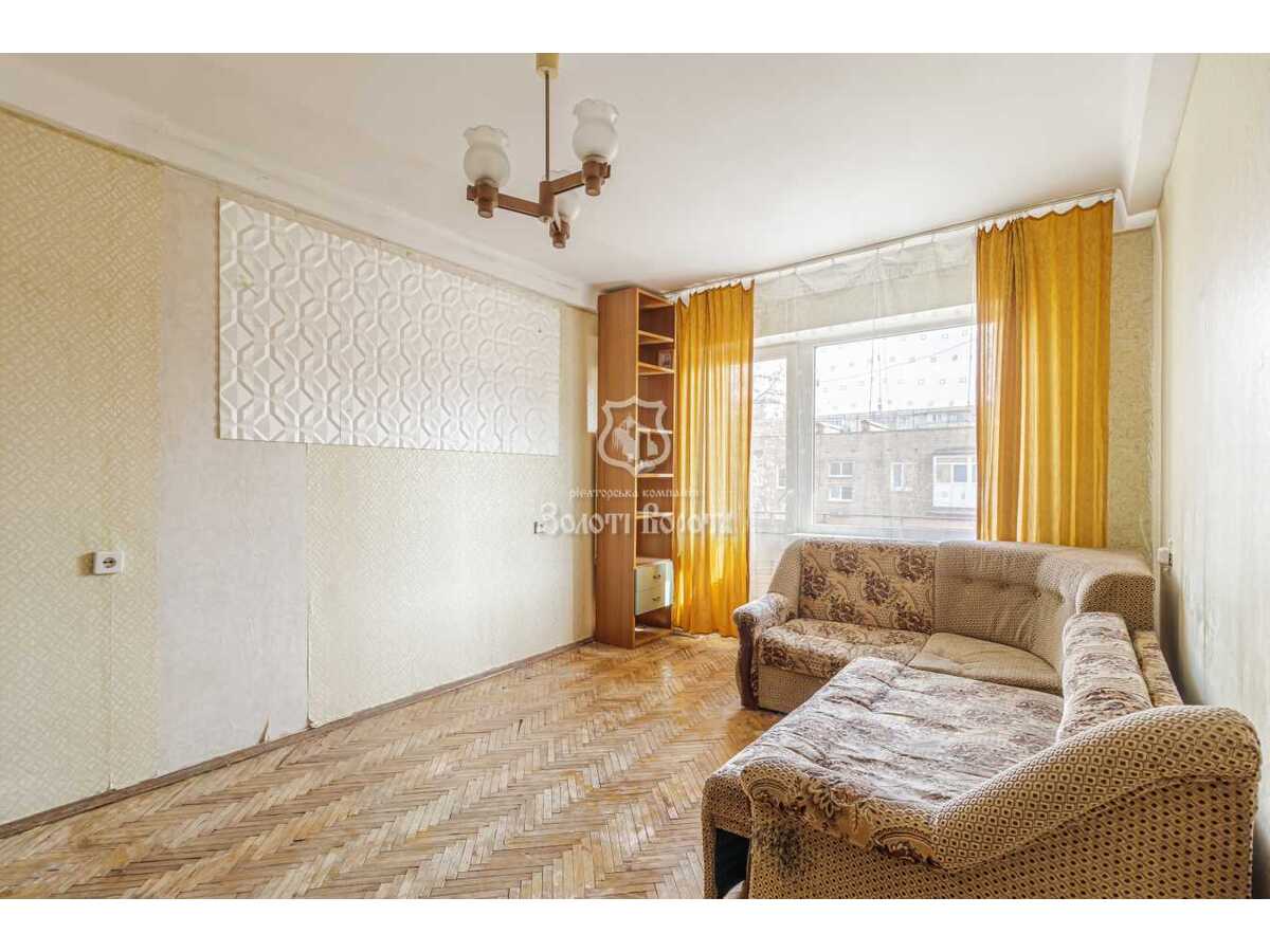 Продам 3-к квартиру Київ, Святошинський, бульв. Ромена Роллана, 4Г. 