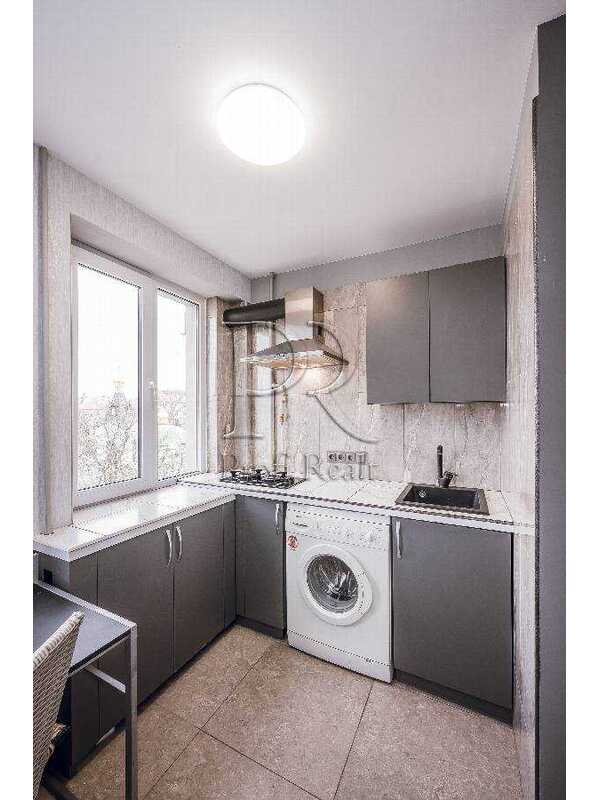 Продам 1-к квартиру Київ, Печерський, вул. Рибальська, 3. 