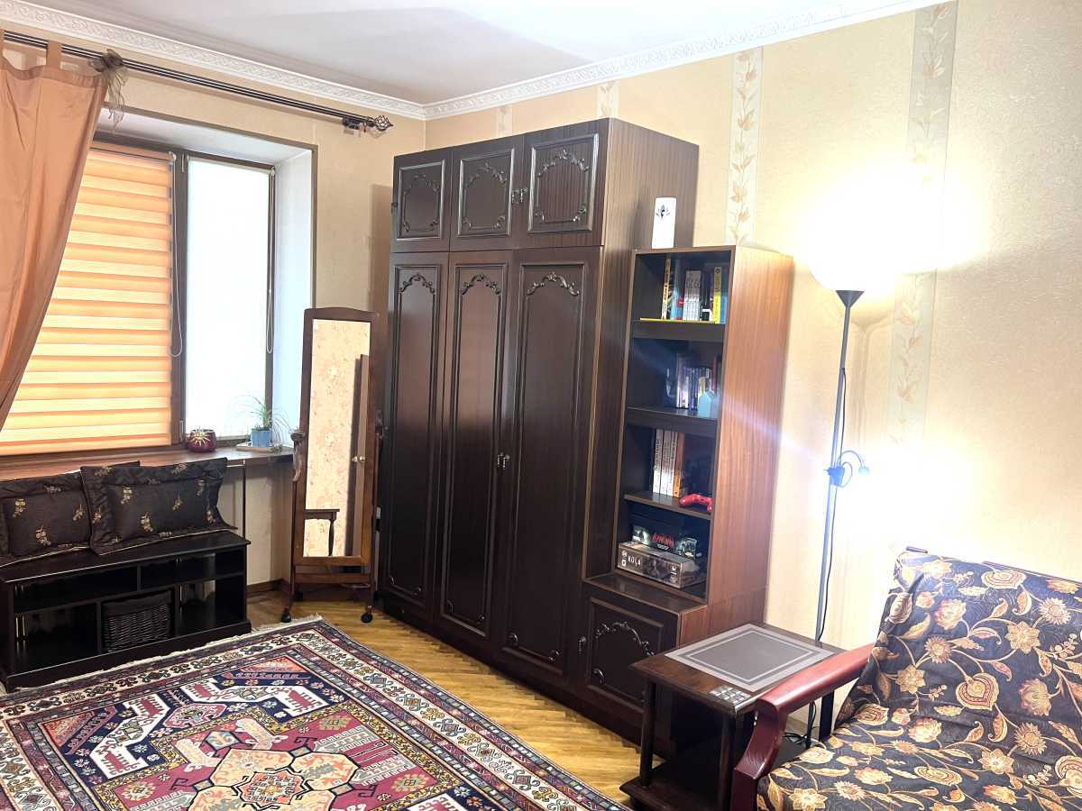 Продам 2-к квартиру Київ, Голосіївський, вул. Велика Китаївська, 53а. 