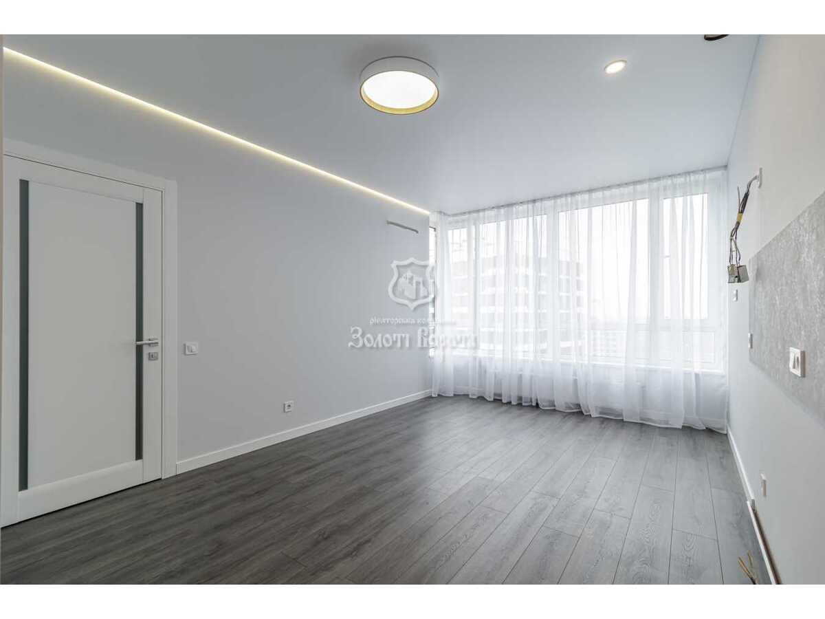 Продам 1-к квартиру Київ, Подільський, вул. Всеволода Змієнка, 15/23. 