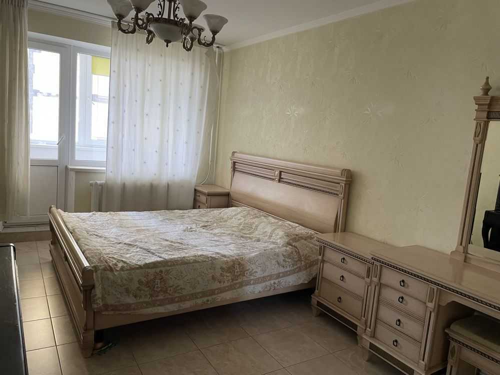 Здам довгостроково 2-к квартиру Дніпро, Соборний, Набережна Перемоги, 140. 