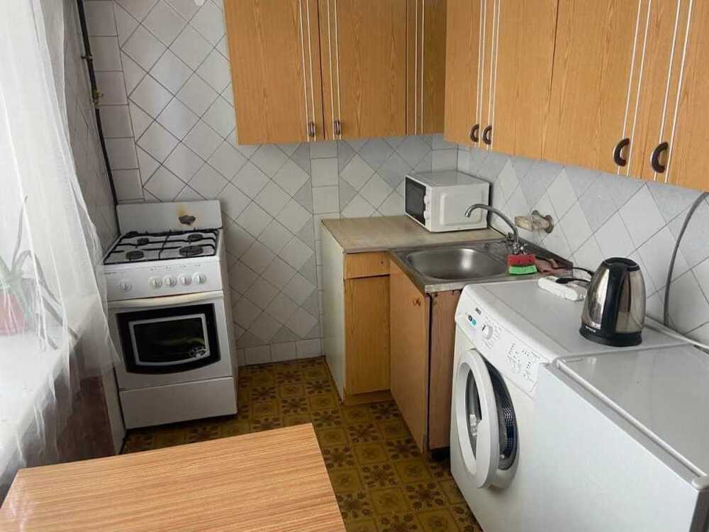 Здам довгостроково 2-к квартиру Київ, Печерський, вул. Правобережна, 3. 