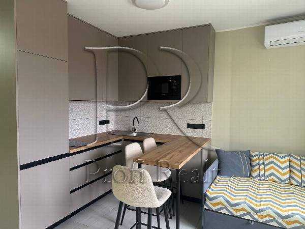 Продам 1-к квартиру Києво-Святошинський, Софіївська Борщагівка, Героїв Небесної Сотні проспект, 20/10. 