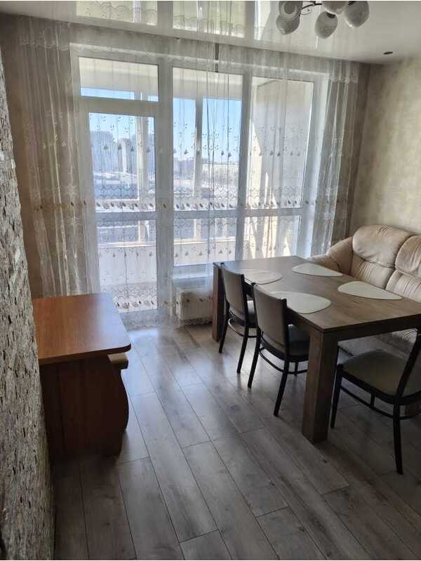 Здам довгостроково 1-к квартиру Київ, Подільський, вул. Родини Крістерів, 20. 