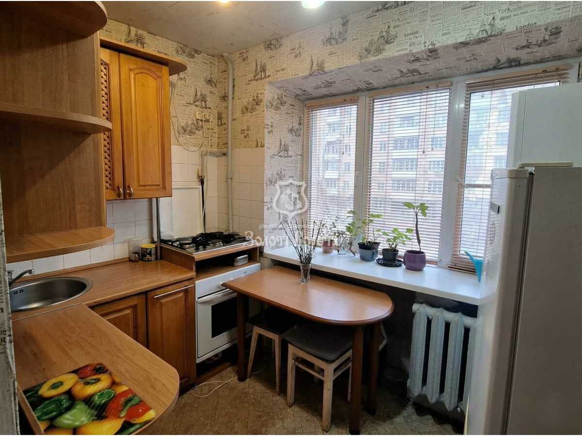 Продам 3-к квартиру Київ, Печерський, вул. Лаврська, 4а. 