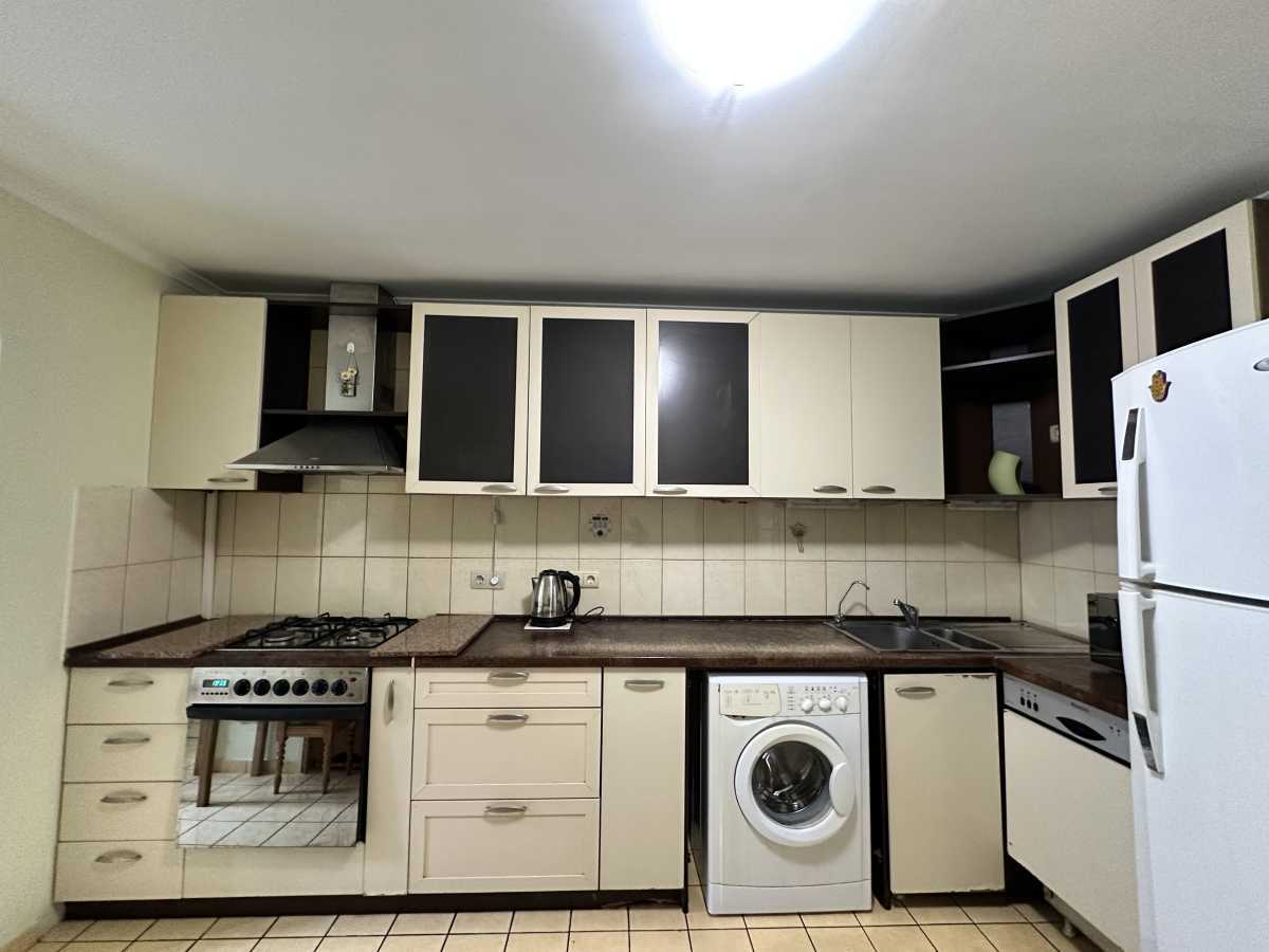 Здам довгостроково 3-к квартиру Київ, Голосіївський, вул. Михайла Ломоносова, 34/1А. 