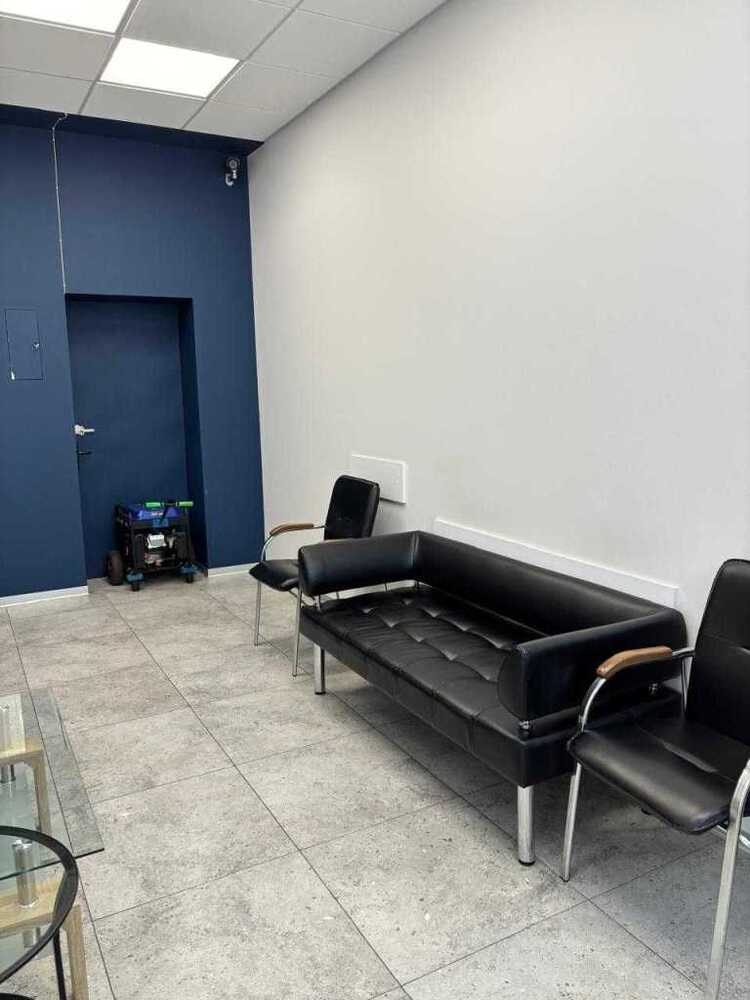 Продам  об`єкт сфери послуг Київ, Подільський, вул. Копилівська, 2. 