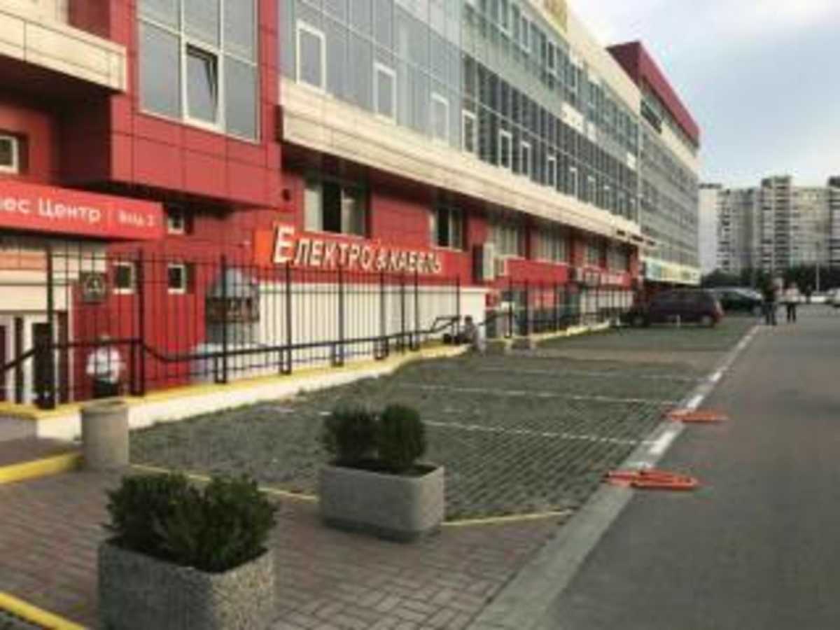 Продам  офісне приміщення Київ, Дарницький, вул. Олександра Мишуги, 10. 