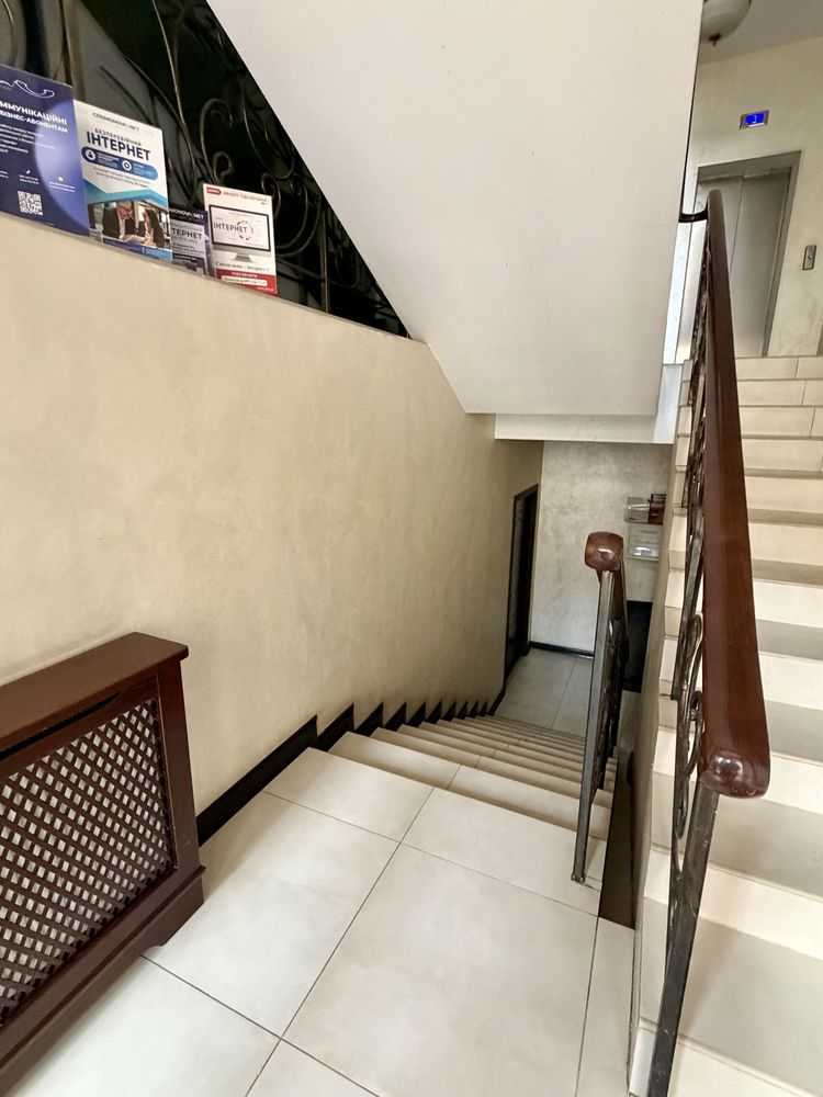 Продам  офісне приміщення Київ, Шевченківський, вул. Глибочицька, 40. 