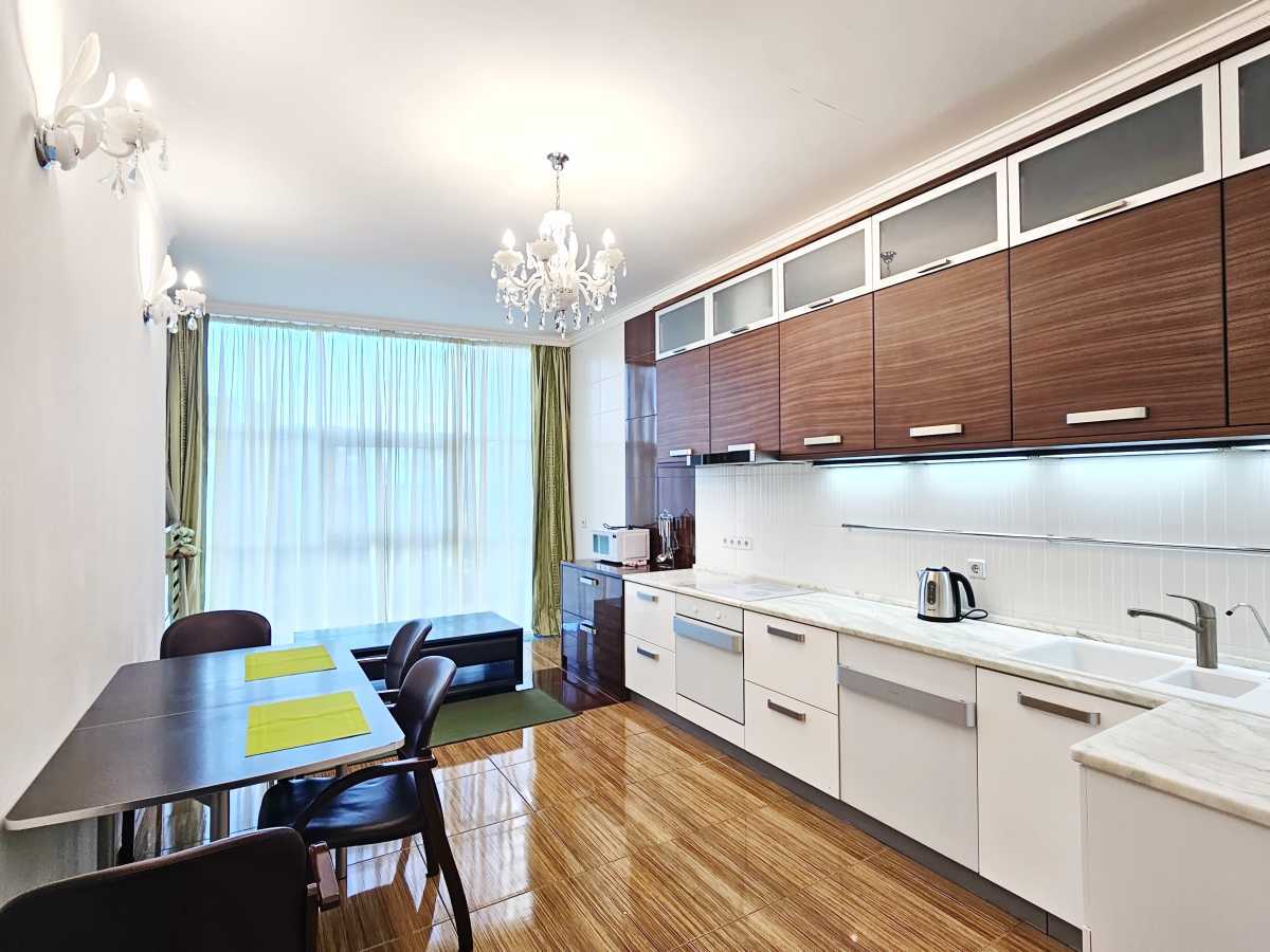 Здам довгостроково 2-к квартиру Київ, Печерський, вул. Звіринецька, 59. 