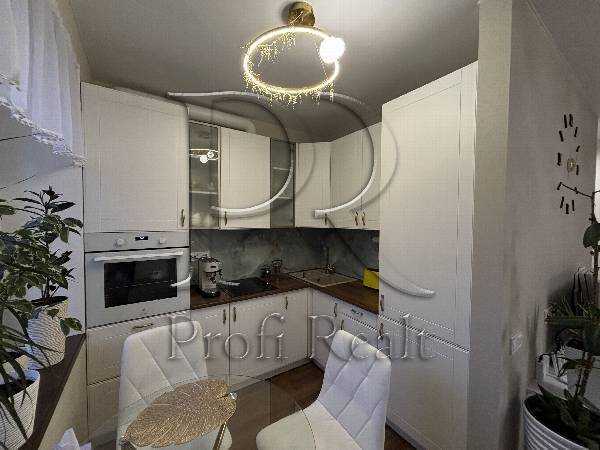 Продам 1-к квартиру Бучанський, Софіївська Борщагівка, Героїв Небесної Сотні проспект, 16/10. 