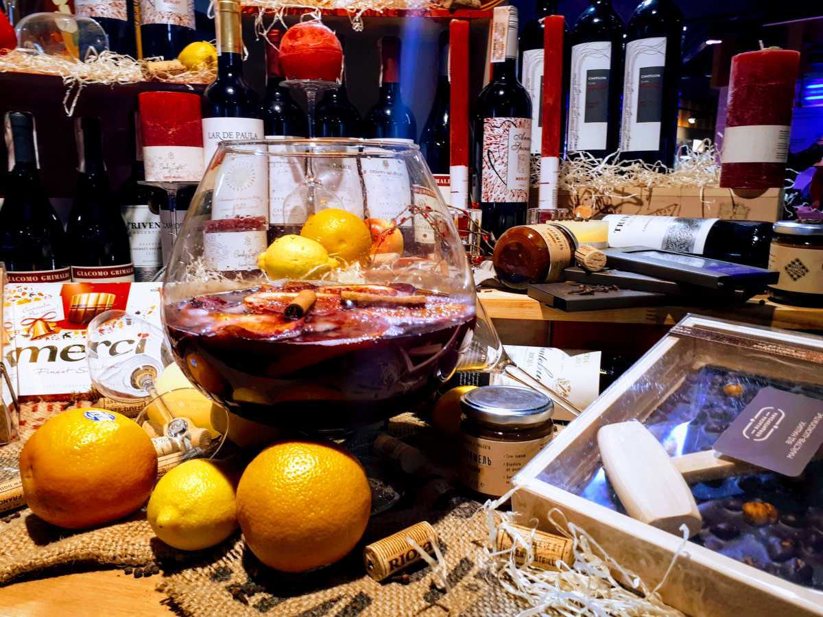 Продам  кафе/бар/ресторан Київ, Солом`янський, вул. Миколи Голего, 7б. 