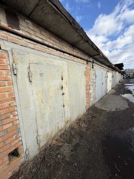 Продам  місце в гаражному кооперативі Київ, Оболонський, вул. Резервна, 8. 