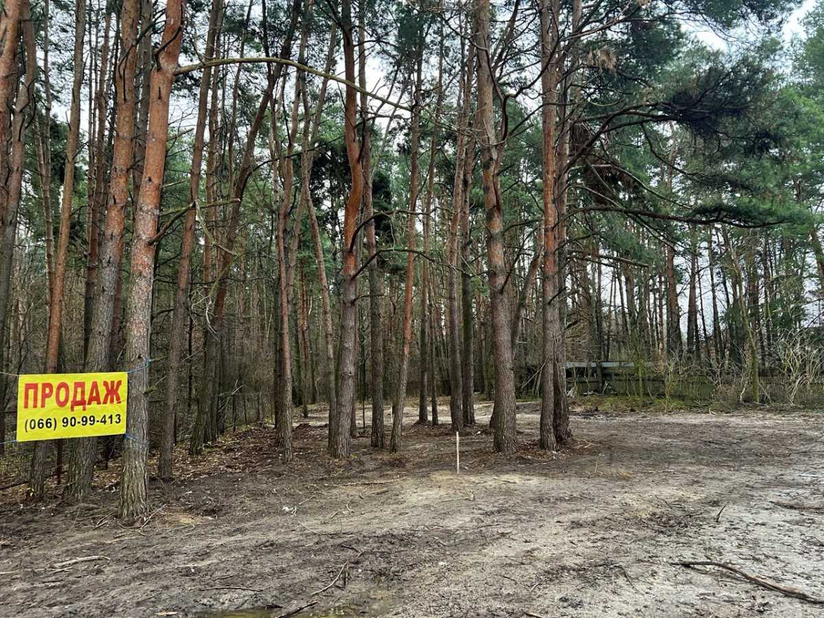 Продам  ділянку під житлову забудову Фастівський, Варовичі, Університетська 8. 