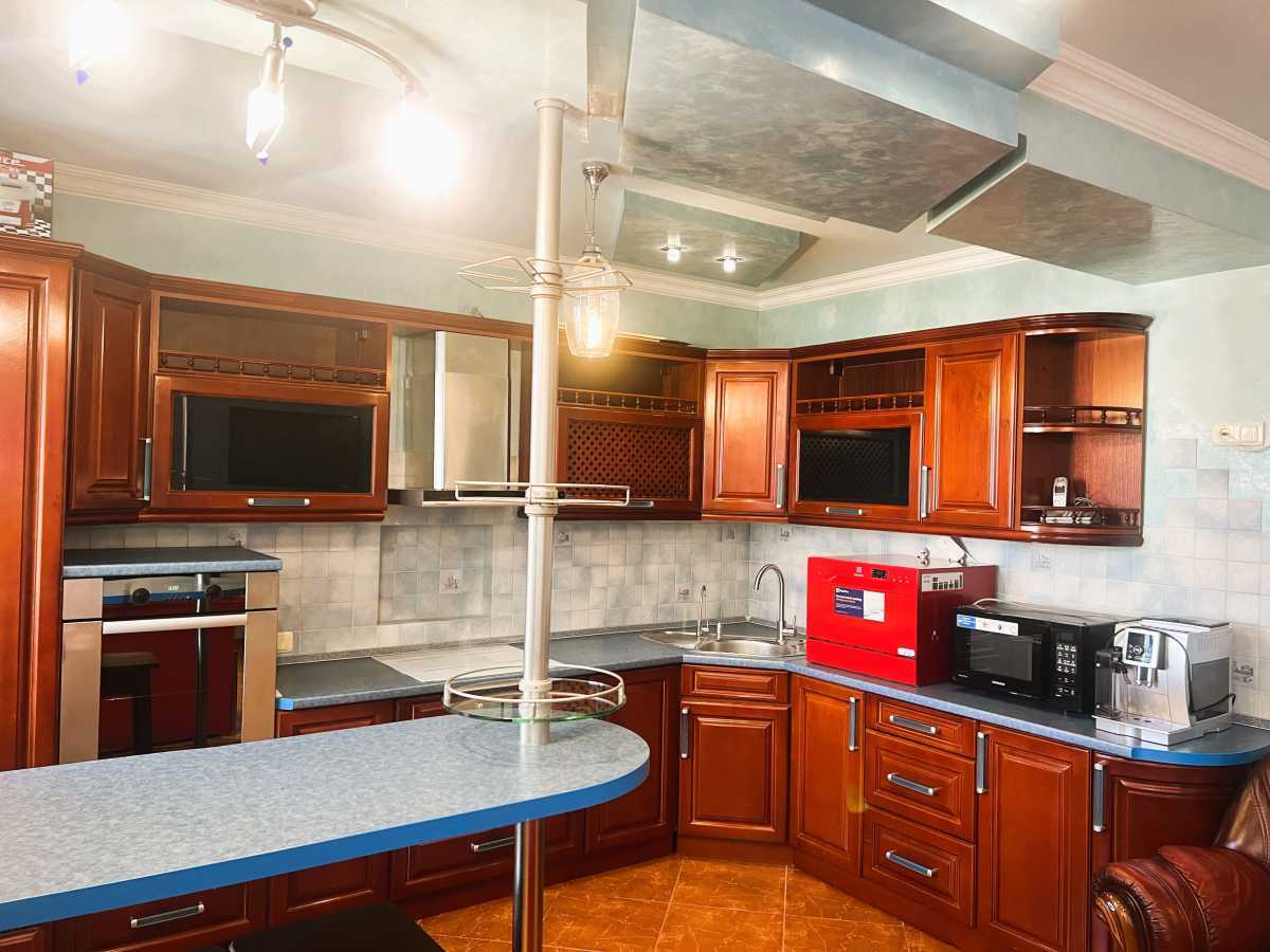 Здам довгостроково 3-к квартиру Київ, Шевченківський, вул. Борщагівська, 143Б. 