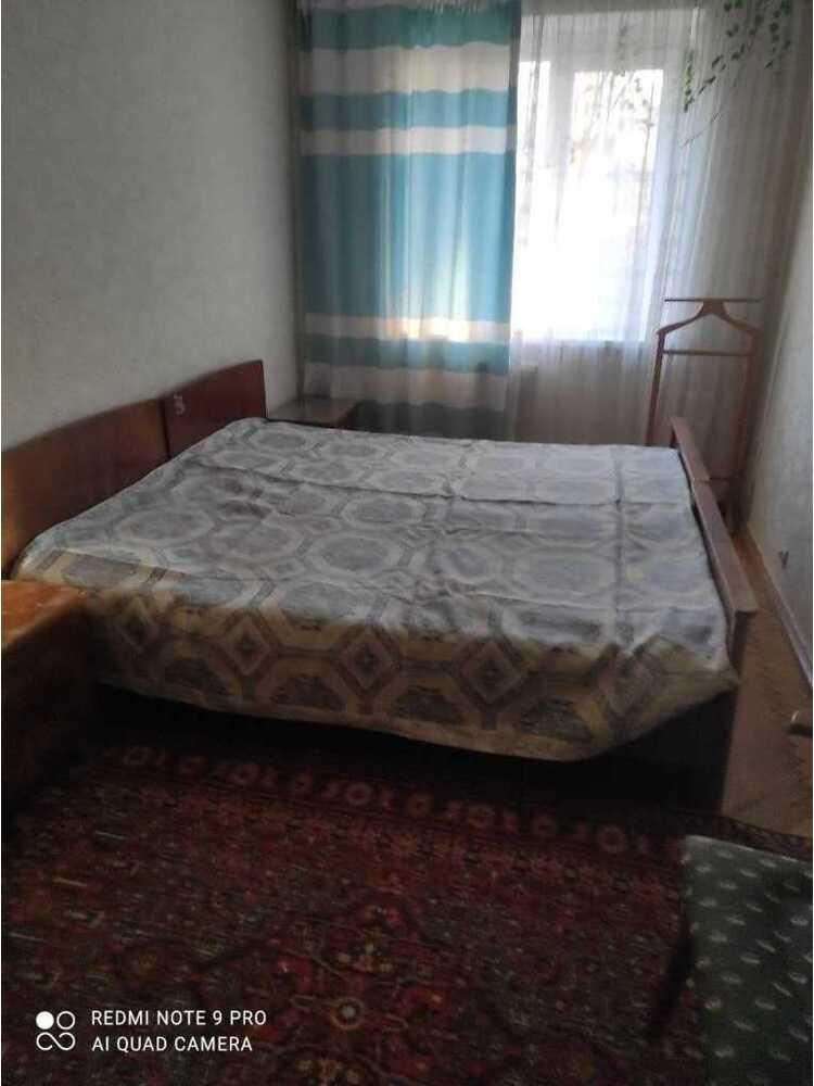 Здам довгостроково 3-к квартиру Київ, Печерський, вул. Саперне Поле, 26. 