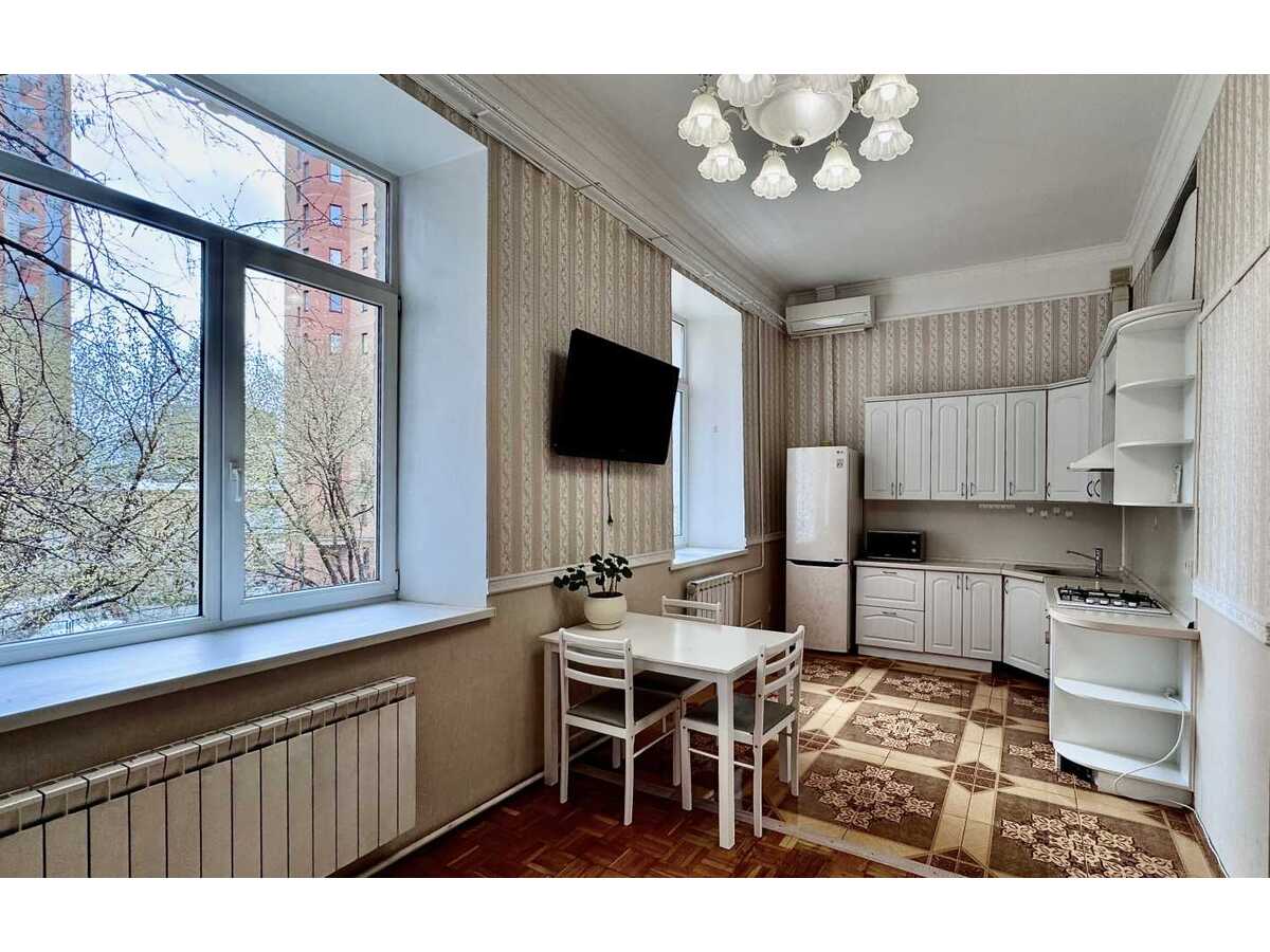 Продам 3-к квартиру Київ, Печерський, вул. Саксаганського, 41В. 