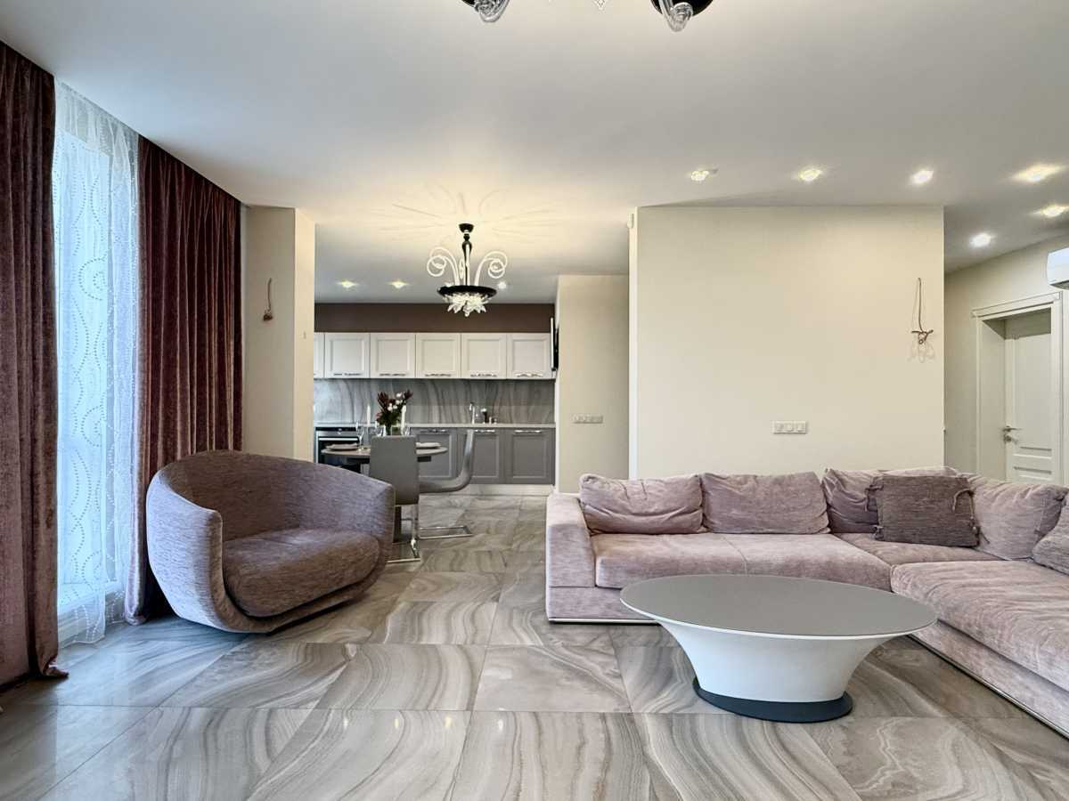 Продам 3-к квартиру Київ, Голосіївський, просп. Голосіївський, 30Б. 