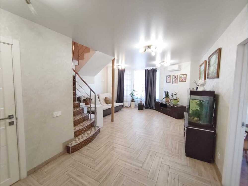 Продам 3-к квартиру Бучанський, Софіївська Борщагівка, Миру, 50. 