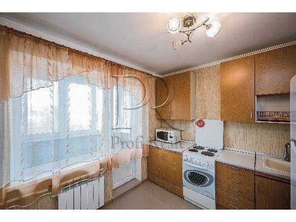 Продам 2-к квартиру Київ, Голосіївський, просп. Академіка Глушкова, 18. 