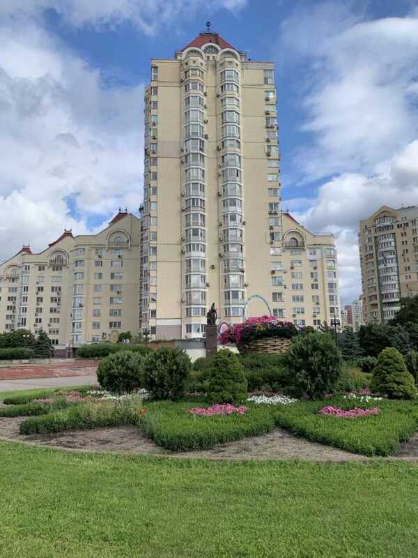 Здам довгостроково 3-к квартиру Київ, Оболонський, просп. Героїв Сталінграду, 24. 