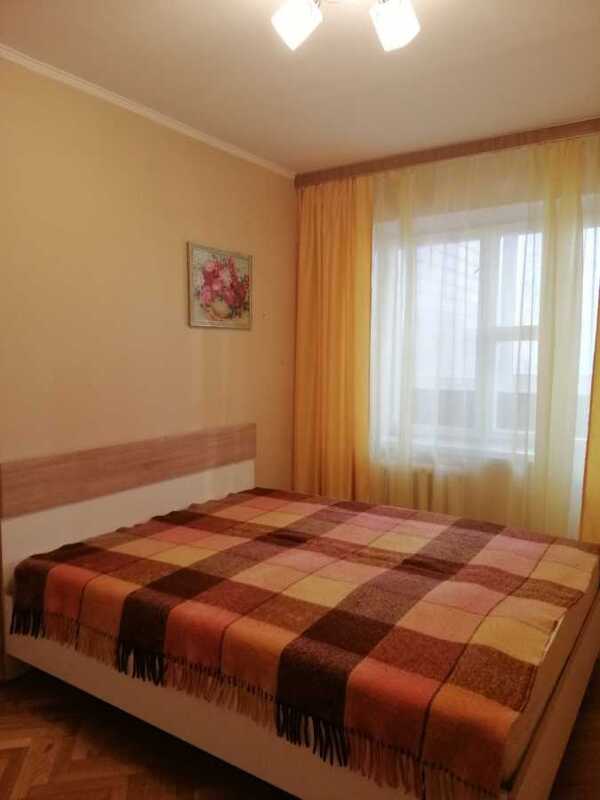 Здам довгостроково 3-к квартиру Київ, Голосіївський, просп. Голосіївський, 15. 