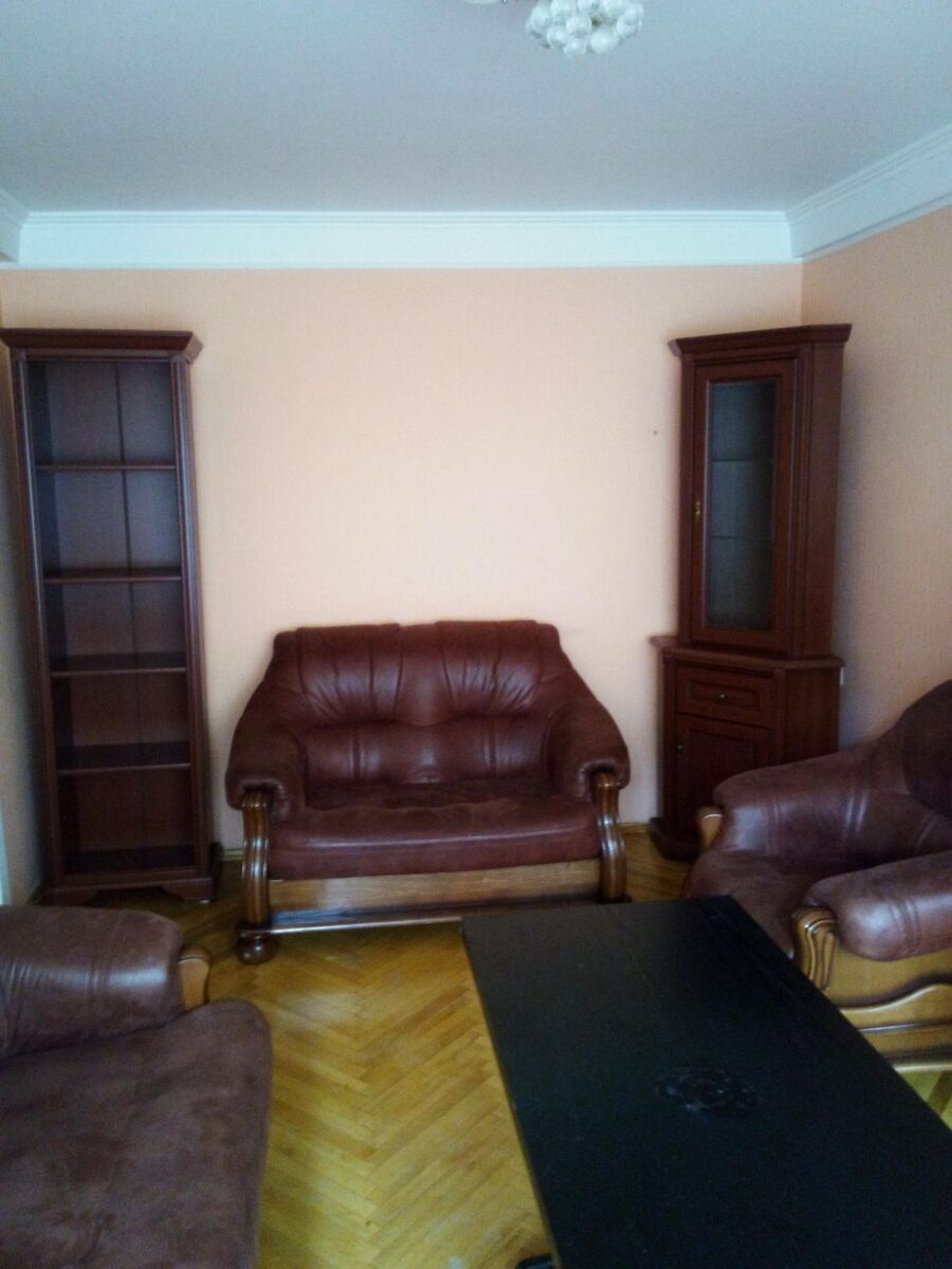 Метро Дарница ул.  Игоря Юхновського 6  2 ком/разд.   2/5 пан. 45/30/7.   Ремонт