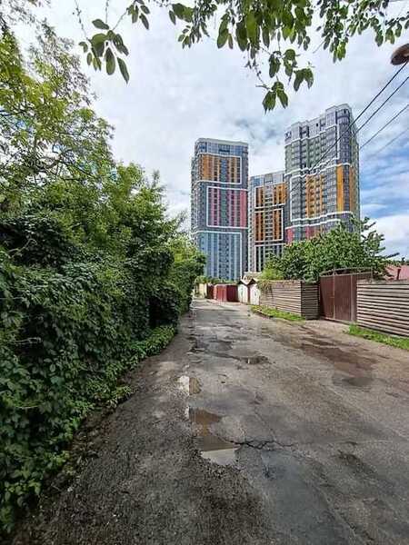 Продам  землю комерційного призначення Київ, Голосіївський, вул. Жулянська. 