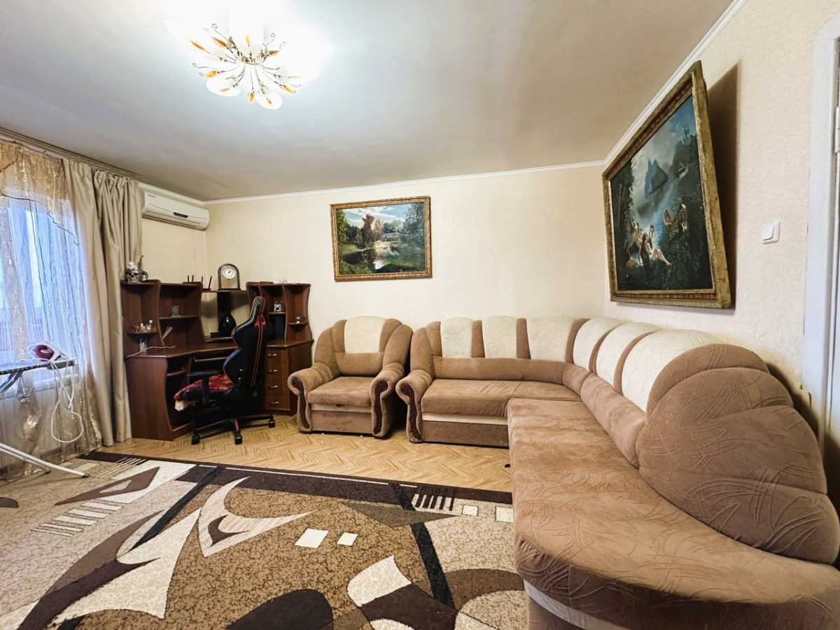 Здам довгостроково 3-к квартиру Київ, Дарницький, вул. Декабристів, 12/37. 