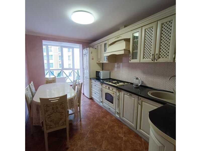 Здам довгостроково 2-к квартиру Бучанський, Петропавлівська Борщагівка, Соборная (Соборна) , 10Б. 