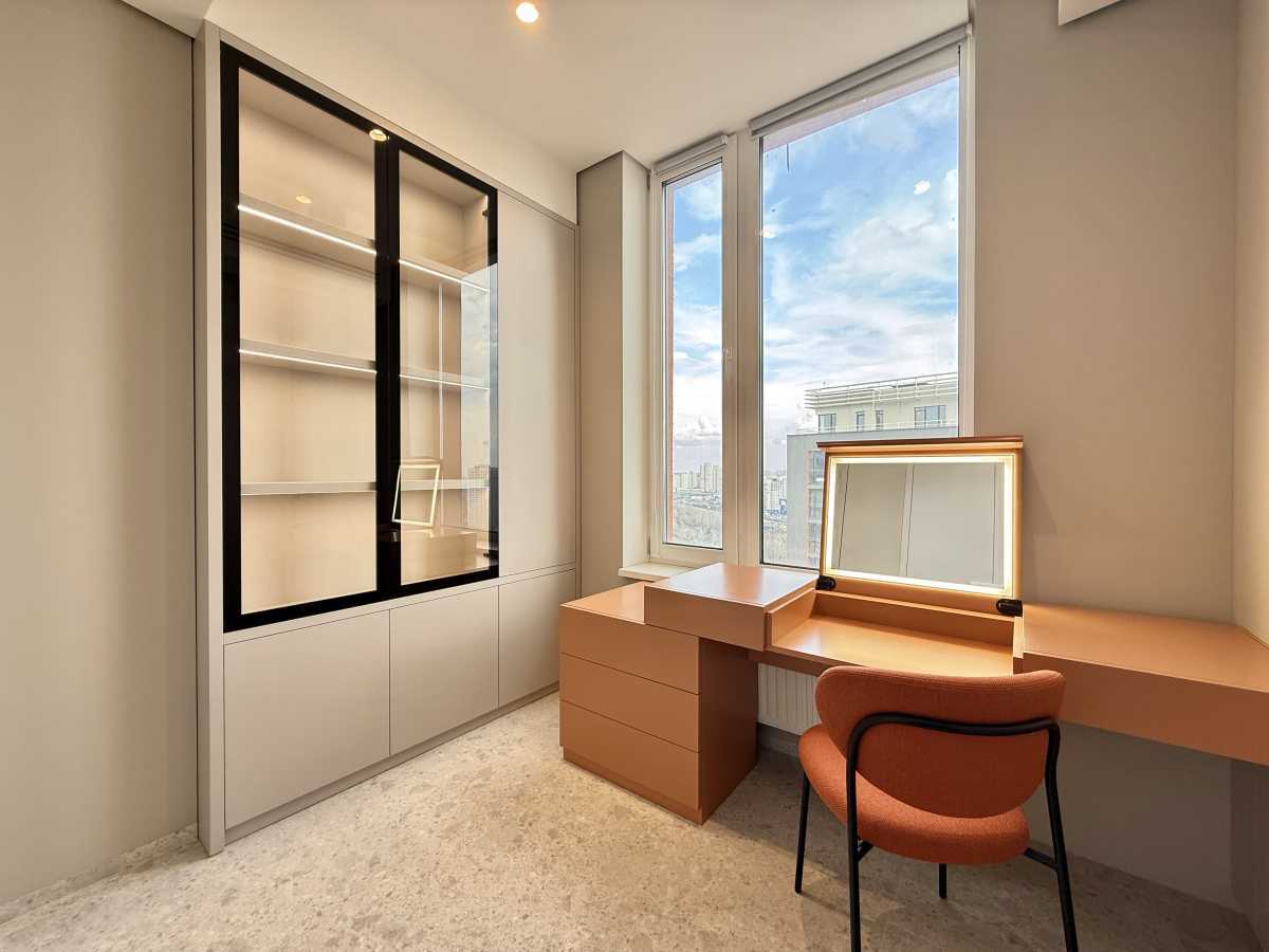 Продам 6-к квартиру Київ, Дарницький, наб. Дніпровська, 18Б. 