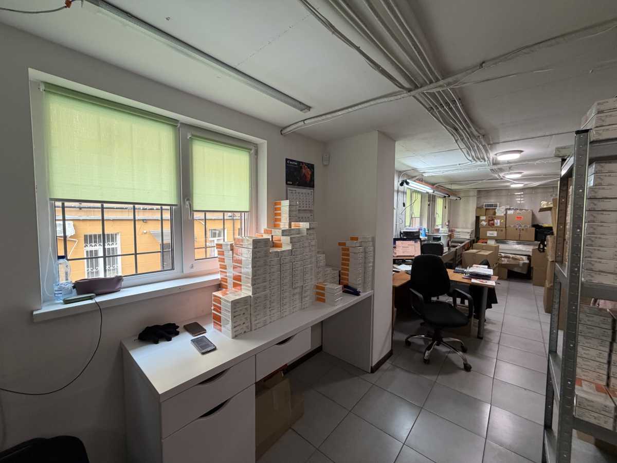 Продам  офісне приміщення Київ, Шевченківський, вул. Глибочицька, 40. 