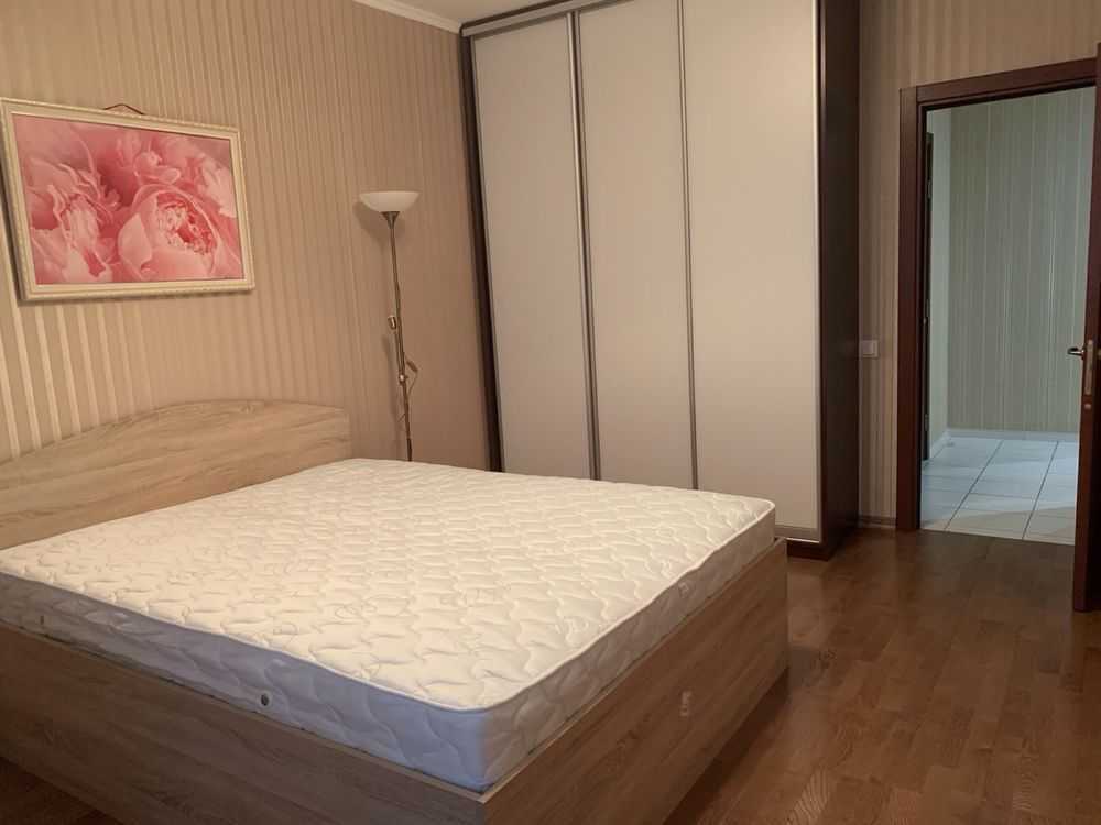 Здам довгостроково 2-к квартиру Київ, Голосіївський, вул. Михайла Ломоносова, 50/2. 