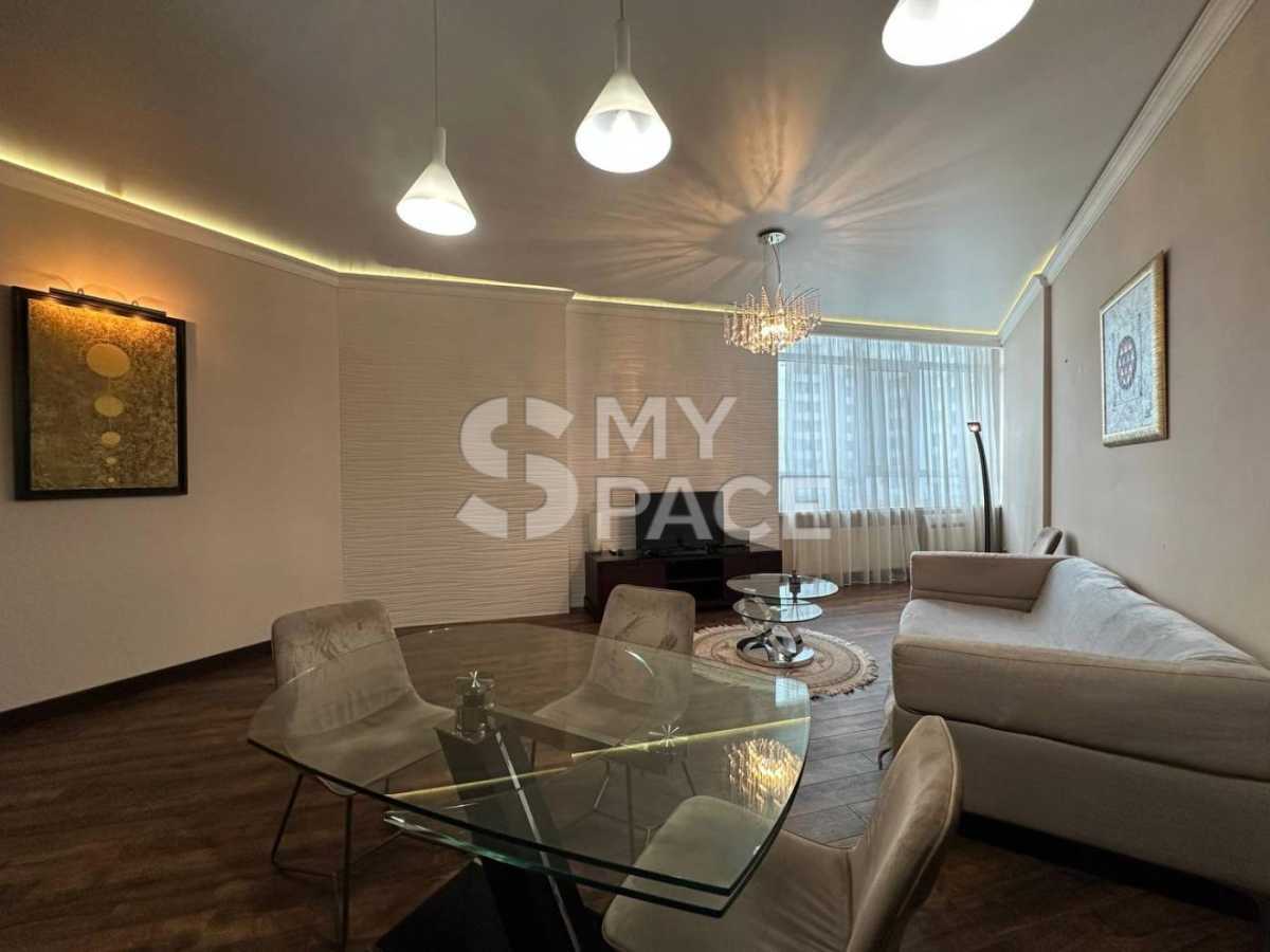 Продам 3-к квартиру Київ, Печерський, вул. Щорса, 44А. 