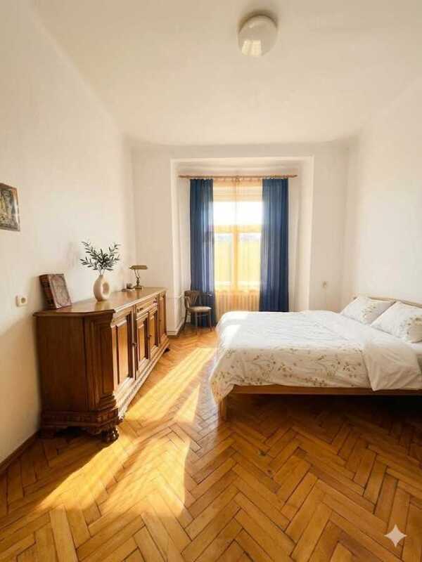 Продам 2-к квартиру Київ, Дніпровський, бульв. Верховної Ради, 13. 