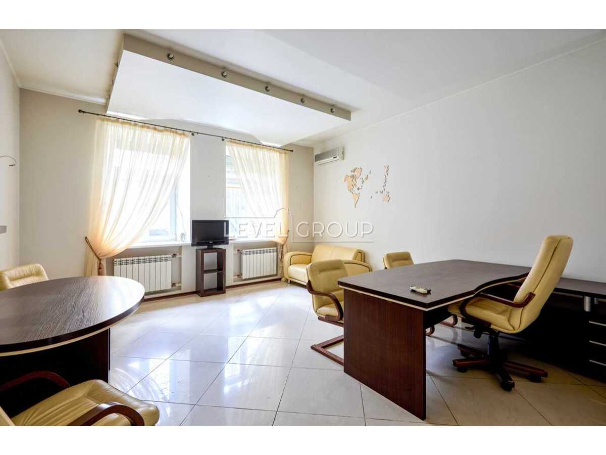 Продам 2-к квартиру Київ, Печерський, вул. Шовковична, 18б. 