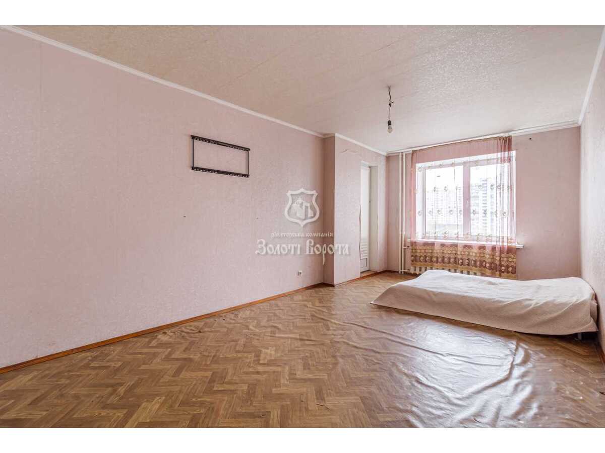 Продам 3-к квартиру Київ, Дарницький, вул. Анни Ахматової, 16б. 