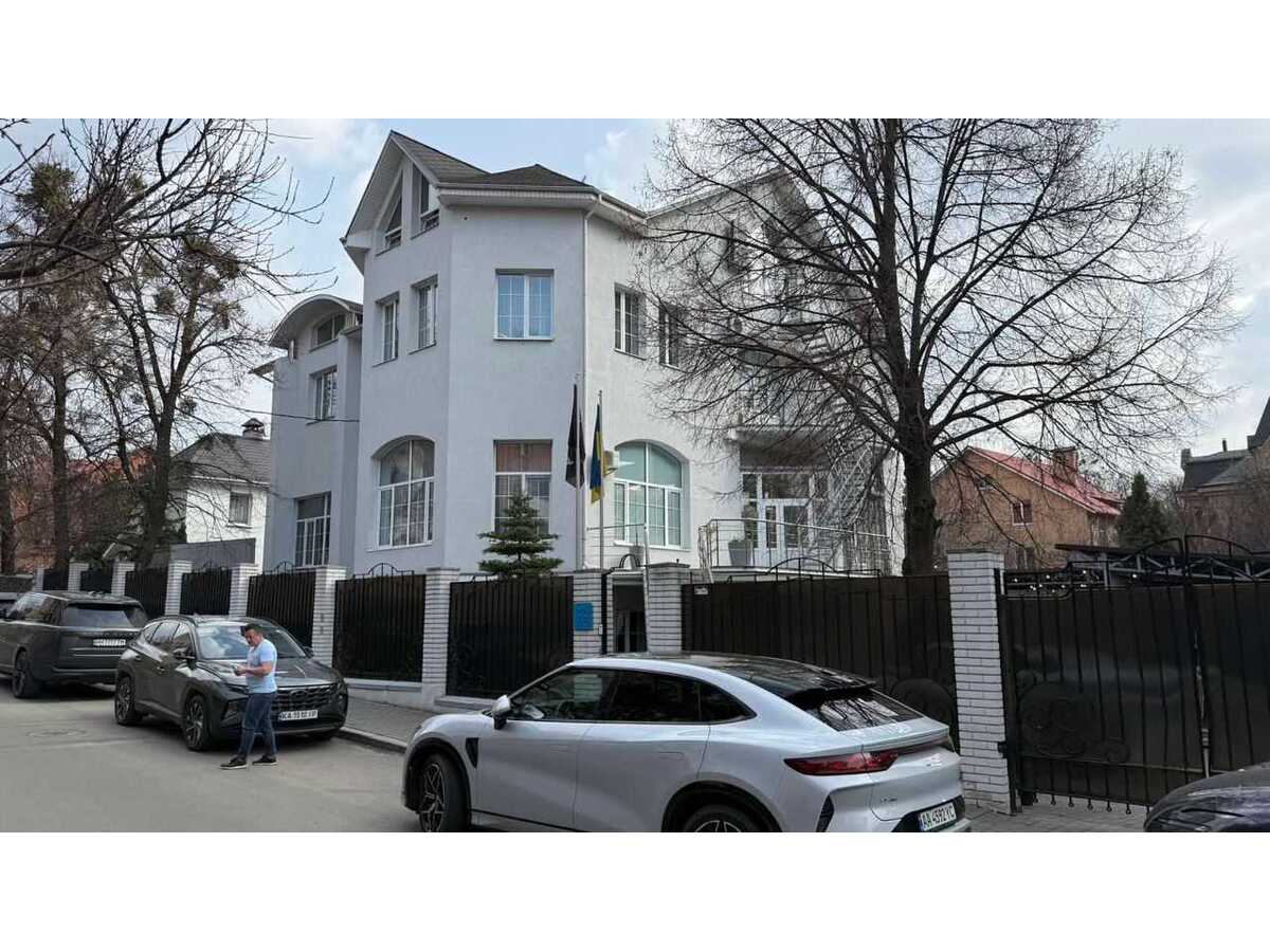 Продаж будівлі 850м2 в центрі Києва на Печерську