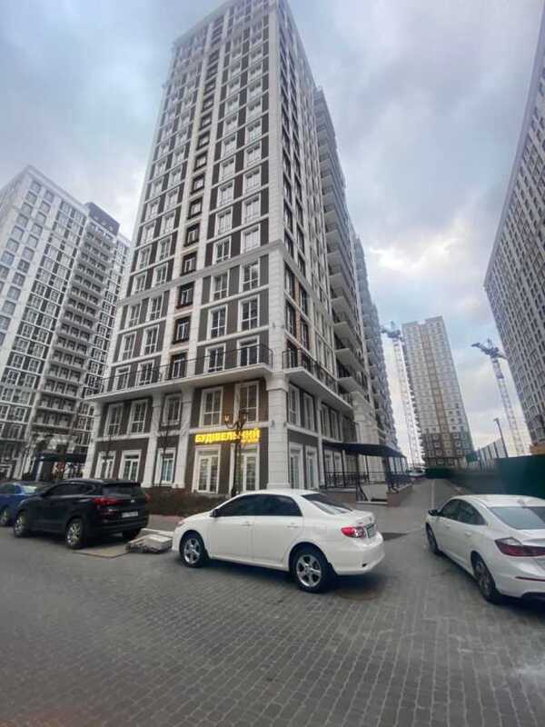 Продам  приміщення вільного призначення Київ, Голосіївський, вул. Михайла Максимовича, 26В. 