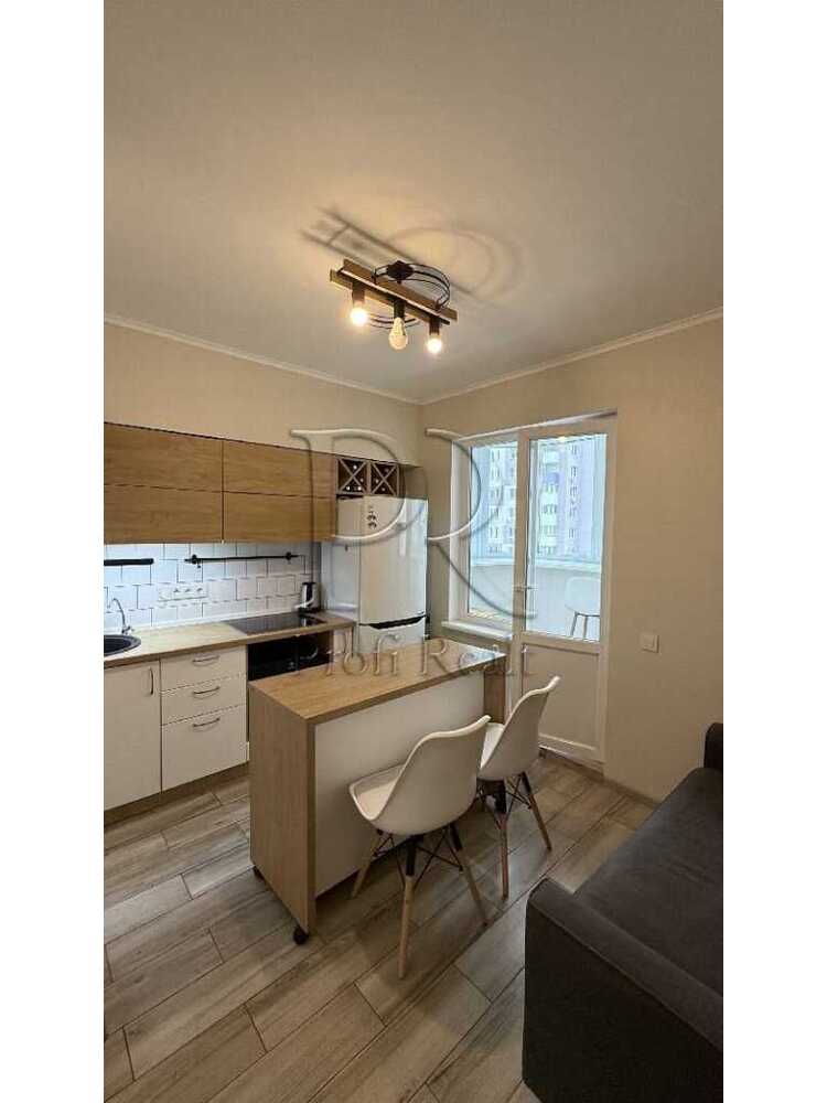 Продам 1-к квартиру Київ, Голосіївський, вул. Михайла Ломоносова, 36В. 