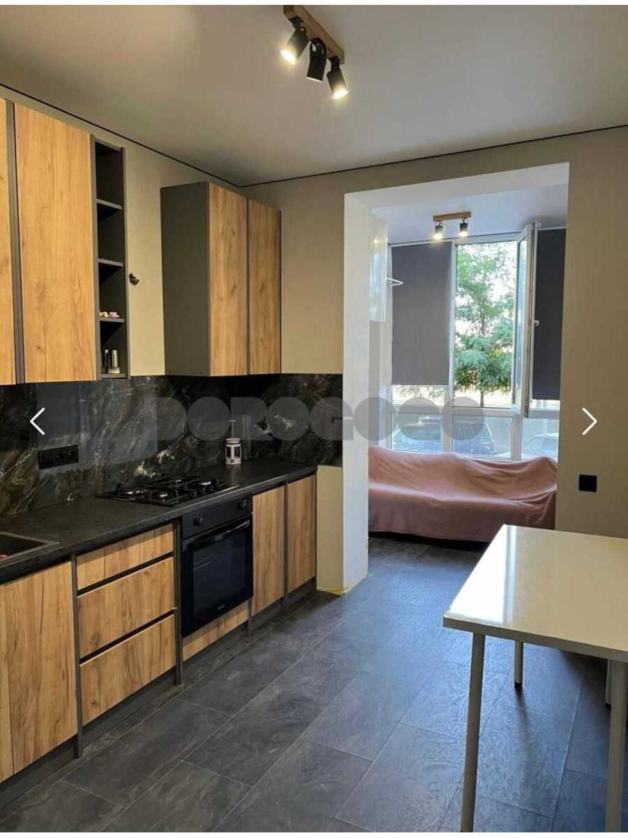 Продам 1-к квартиру Бучанський, Софіївська Борщагівка, Воронківська, 5. 