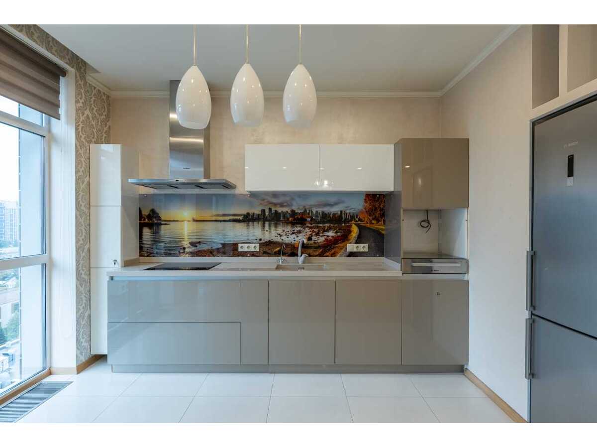 Продам 4-к квартиру Київ, Печерський, вул. Андрія Верхогляда, 16. 