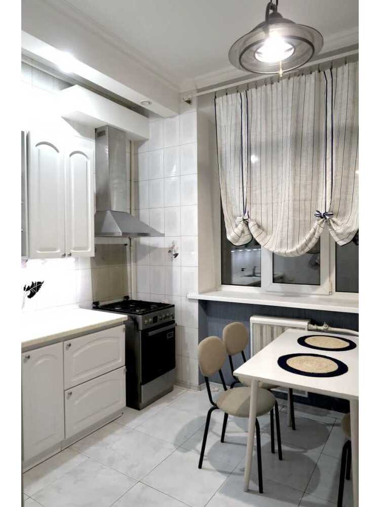 Здам довгостроково 3-к квартиру Київ, Печерський, вул. Михайла Бойчука, 4. 