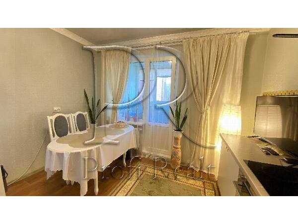 Продам 3-к квартиру Київ, Подільський, Данченка Сергія вулиця, 1. 